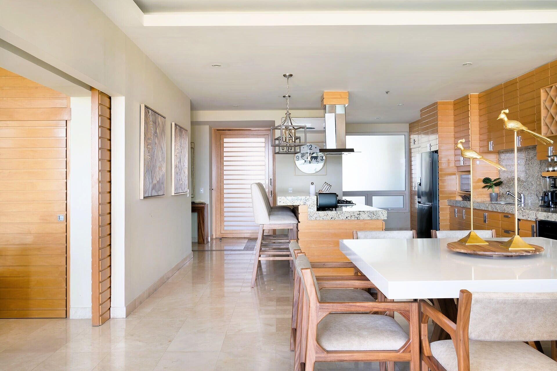 Apartamento luxo, varanda, vista para o lago | Sala de jantar
