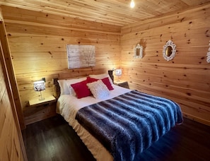 3 bedrooms, internet, bed sheets