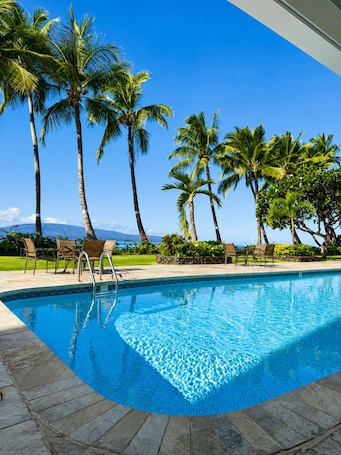 Pool. Holo Hou Hale - Lahaina Shores Retreat on Front St