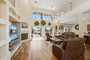 Interior - Private Beach & Pool Retreat, Dock, Kayaks & Dolphin Views - Seabird Shenanigans - Roelens (Apollo Beach)