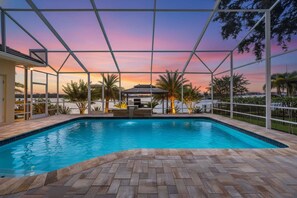 A heated pool - Private Beach & Pool Retreat, Dock, Kayaks & Dolphin Views - Seabird Shenanigans - Roelens (Apollo Beach)
