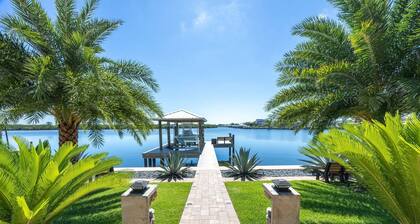 Private Beach & Pool Retreat, Dock, Kayaks & Dolphin Views - Seabird Shenanigans - Roelens