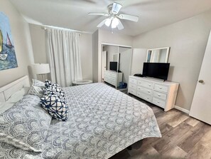 Free WiFi, bed sheets - Gulf Shores Getaway! 2BR | Pool | Walk to Beach | Pet Friendly (Gulf Shores)