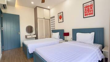 Iron/ironing board, WiFi, bed sheets