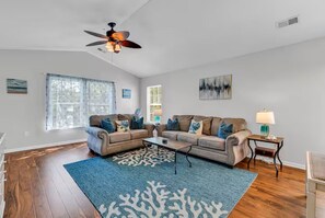 Living area - River Oaks 3BR • Pool, Tennis & Relaxation (Myrtle Beach)