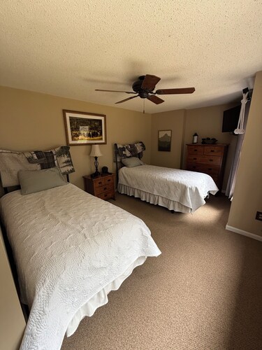 Cozy 3BR Madison Condo Pool + Tennis White Mountains Getaway