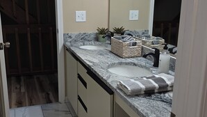 A bathroom with two sinks, a mirror, a towel rack, and a shower area. - Cozy Newly Renovated 3BR Madison Condo Pool + Tennis White Mountains Getaway (Conway)