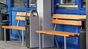 A B&B hotel entrance with a bench and a trash bin. - B B Hotel Braunschweig West (Braunschweig)