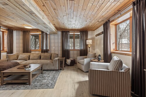 Breezy Point Cabin Sleeps 11, Near Lake + Golf