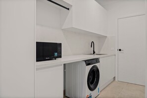 Interior - Stylish Bathurst Apartment Near CBD (Bathurst)