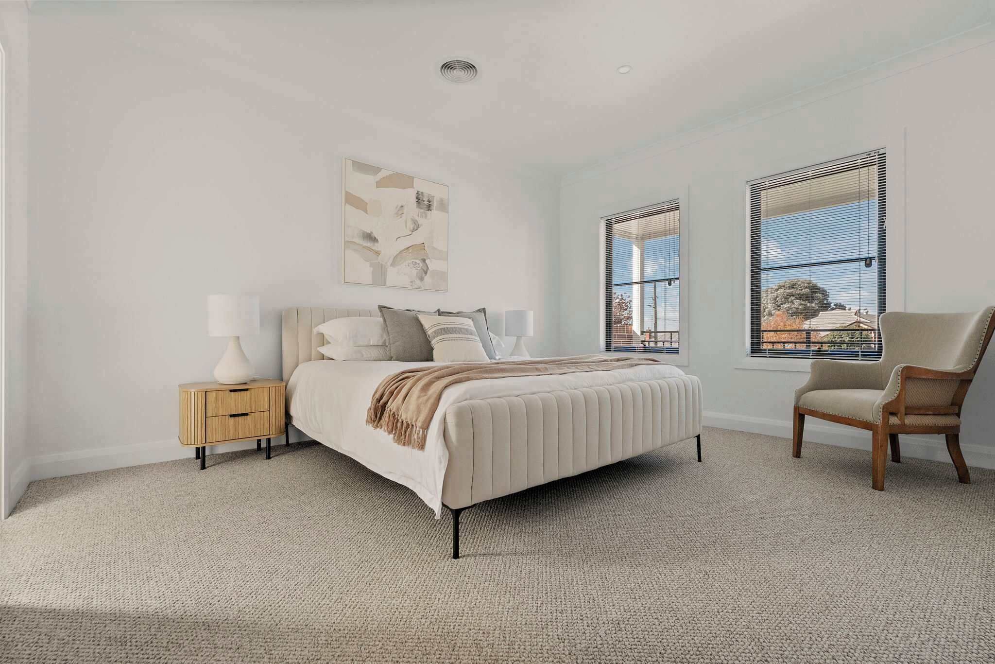 Desk, iron/ironing board, WiFi, bed sheets