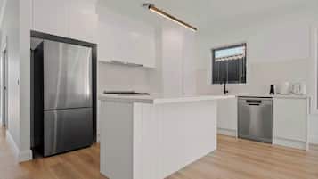 Fridge, oven, stovetop, dishwasher