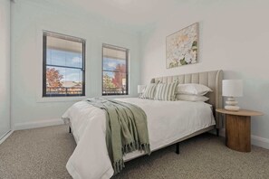 Desk, iron/ironing board, WiFi, bed sheets - Stylish Bathurst Apartment Near CBD (Bathurst)