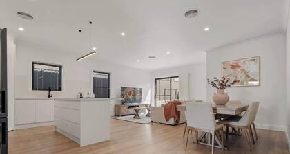 Stylish Bathurst Apartment Near CBD