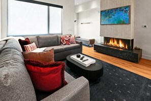 Smart TV, fireplace, stereo - New Listing: The Big Mountain Ski Haus- Best Location on Whitefish Mountain (Whitefish)