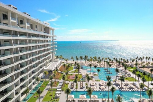 Ultra-Luxury Caribbean Escape - Designer 2-Bedroom Suite at Garza Blanca Cancun
