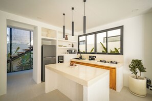 Villa Deluxe, 1 cama King size, vista a la alberca | Cocina privada | Cafetera y tetera y tetera eléctrica 