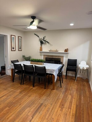 Dining - Fun 5 Bedroom Lakefront Cottage (Bethel)