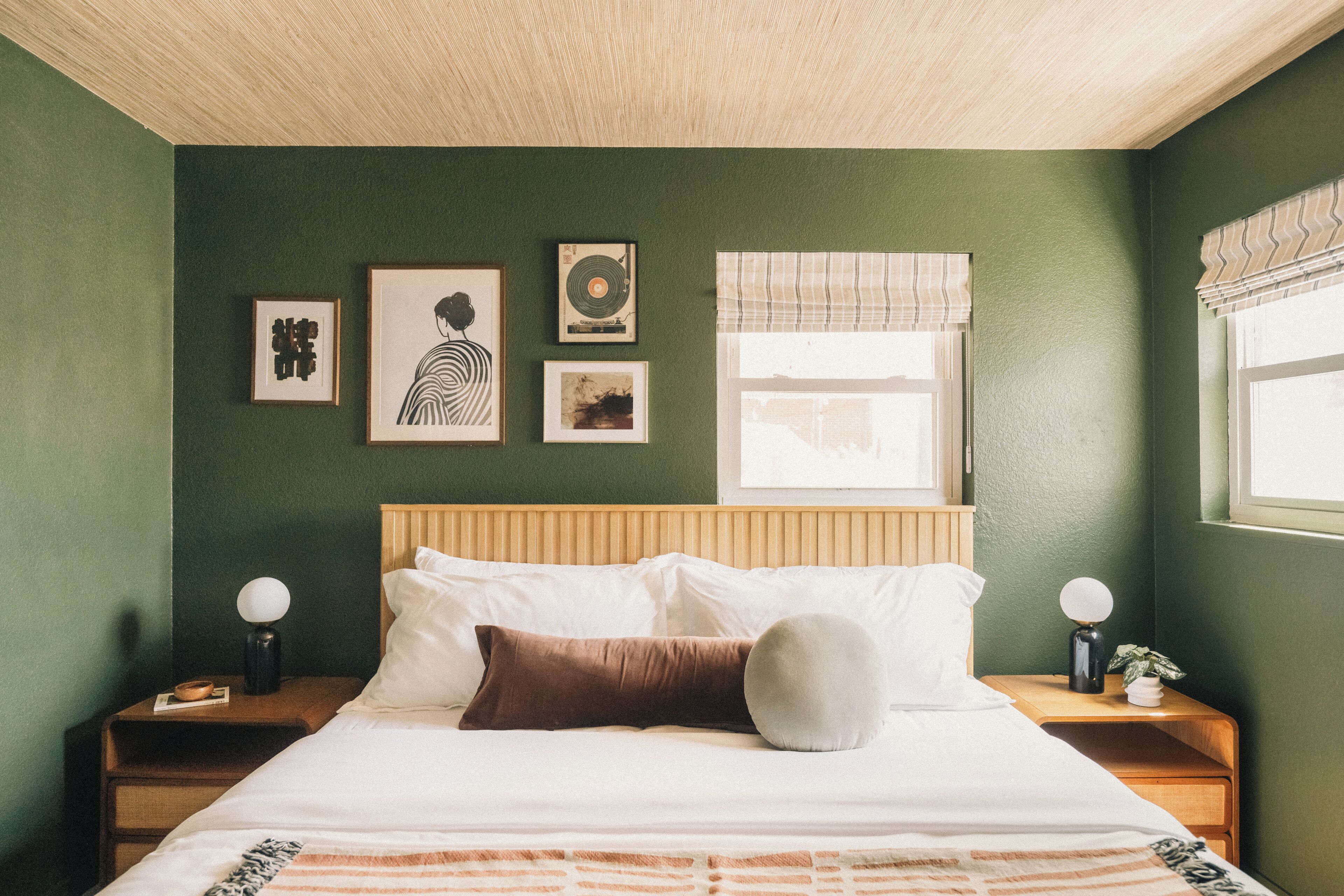 Luxury House, 5 Bedrooms, Kitchen | Premium bedding, down comforters, memory foam beds, desk