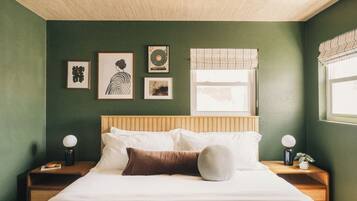 Luxury House, 5 Bedrooms, Kitchen | Premium bedding, down comforters, memory foam beds, desk