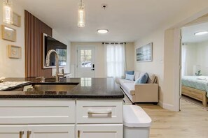 2 bedrooms, iron/ironing board, WiFi, bed sheets - 2-bedroom corporate apartment in delightful Plymouth with AC (Plymouth)