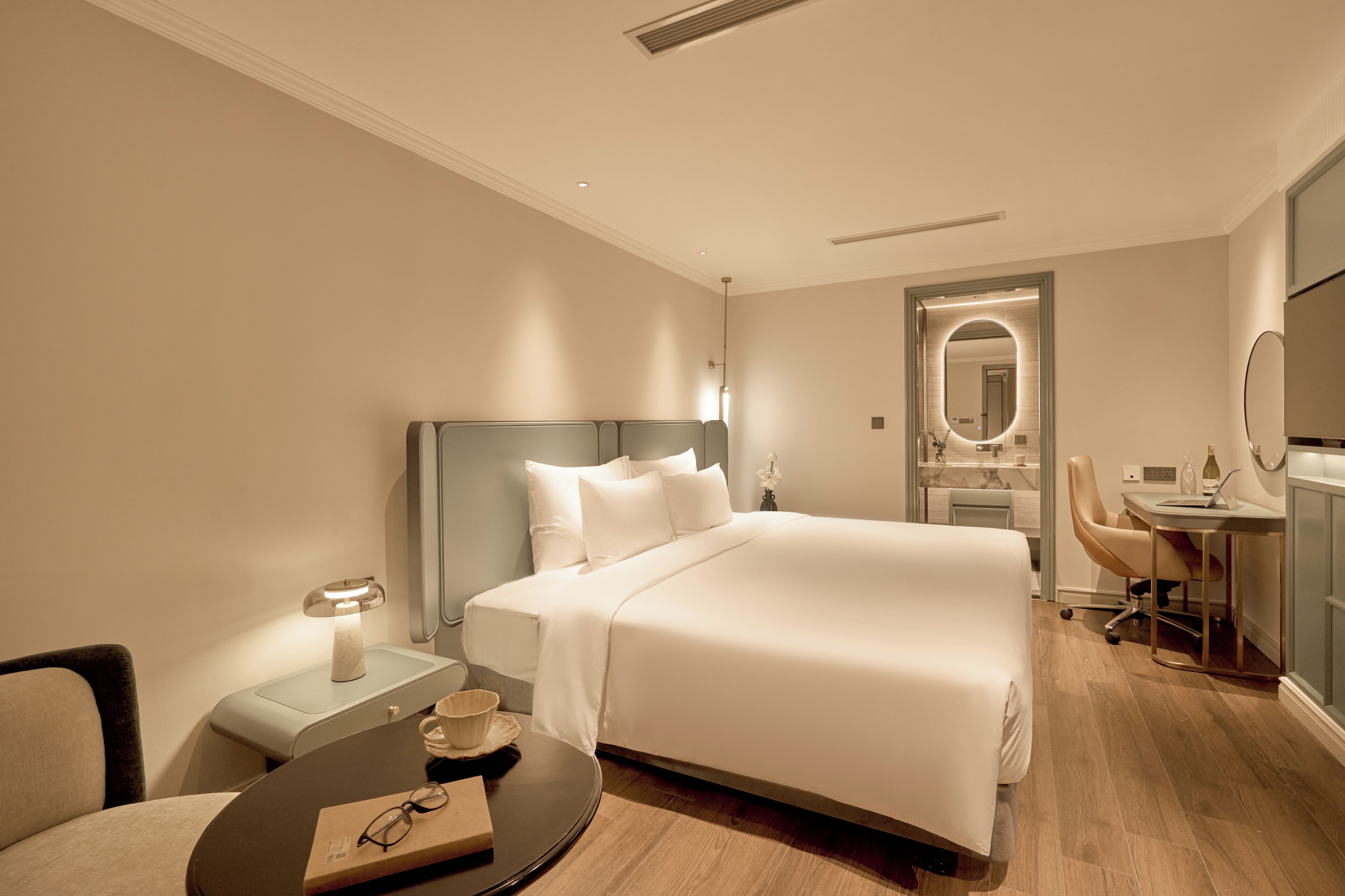 Sol Interior Double/Twin | Ropa de cama de alta calidad, colchones con acolchado adicional, minibar