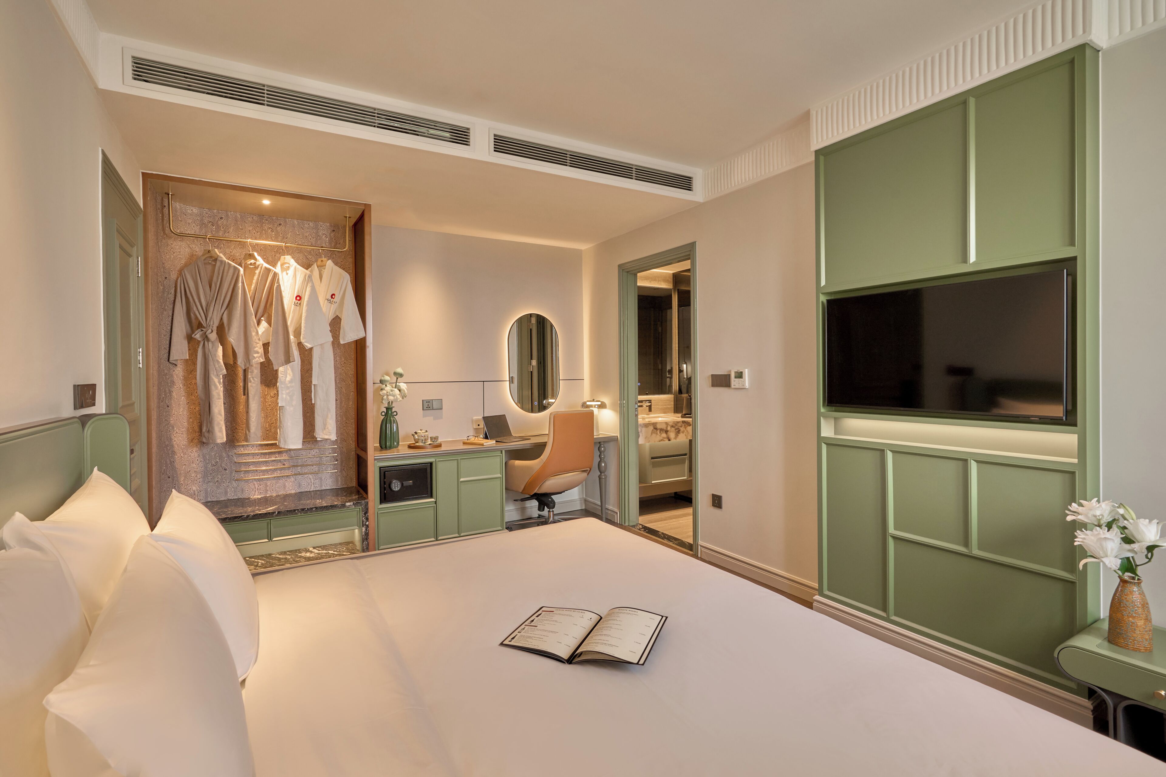 Premium bedding, pillow-top beds, minibar, in-room safe
