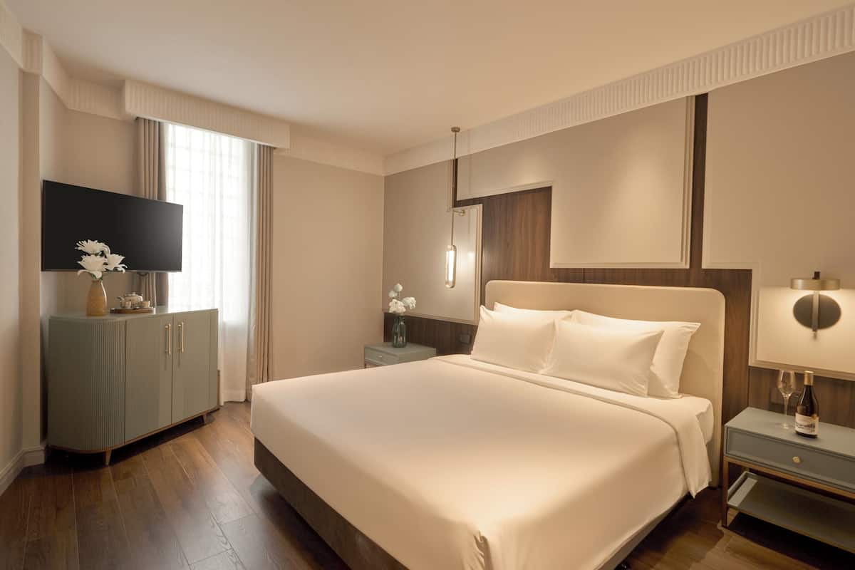 Ropa de cama de alta calidad, colchones con pillow-top y minibar 
