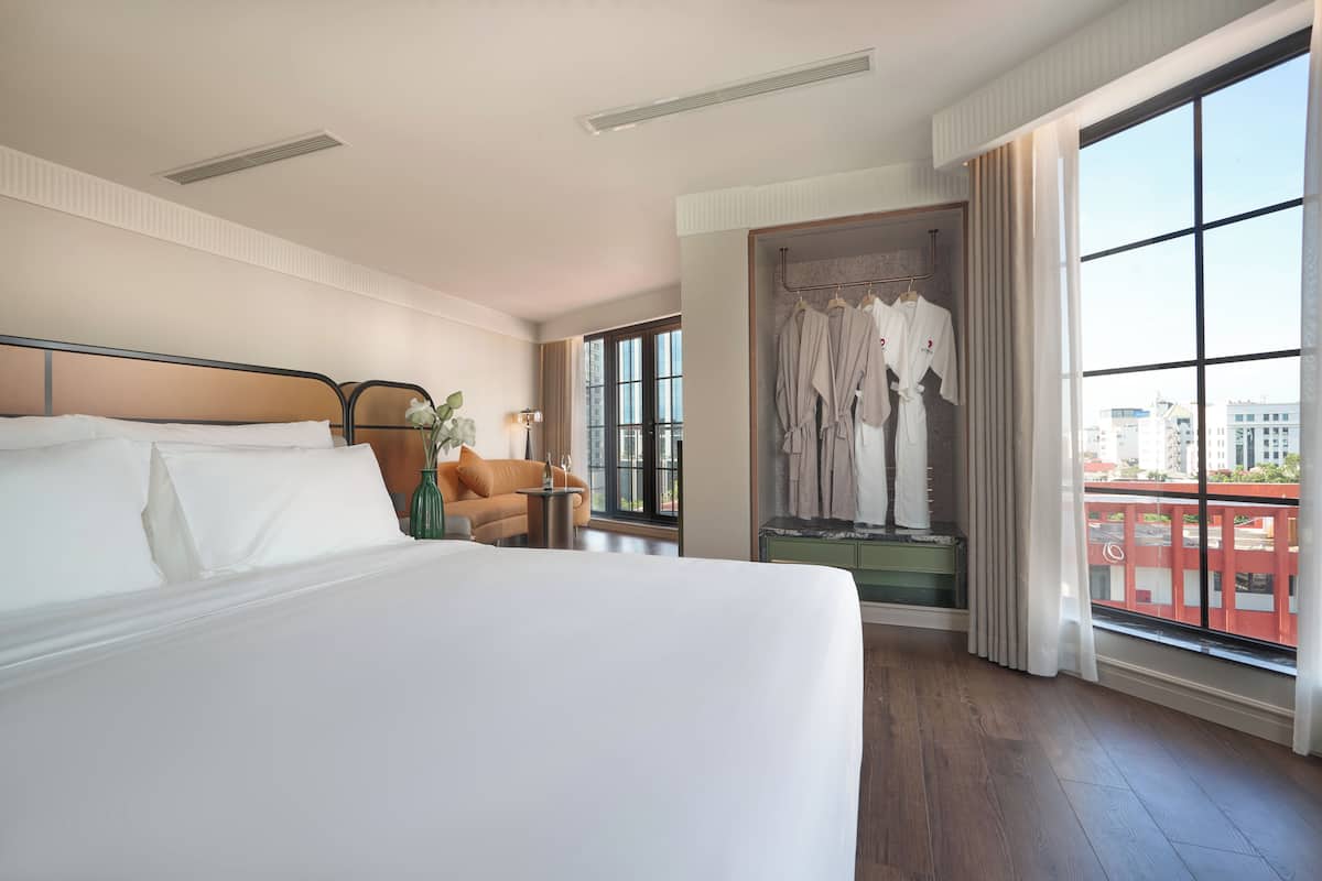 Ropa de cama de alta calidad, colchones con pillow-top y minibar 