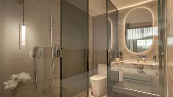 Ropa de cama de alta calidad, colchones con acolchado adicional, minibar
