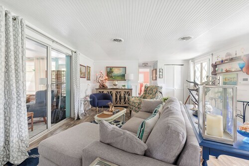Coastal Retreat with Private Pool on Manasota Key