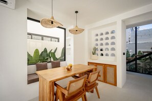 Vila superluxo, 1 cama King, vista para a piscina | Sala de jantar