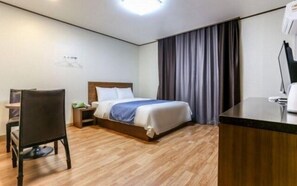 Deluxe Double Room | Desk, laptop workspace, free WiFi, bed sheets
