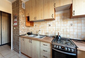 Fridge, microwave, oven, stovetop - Gdańsk Burzyńskiego Cozy Stay Apartment (Gdańsk)