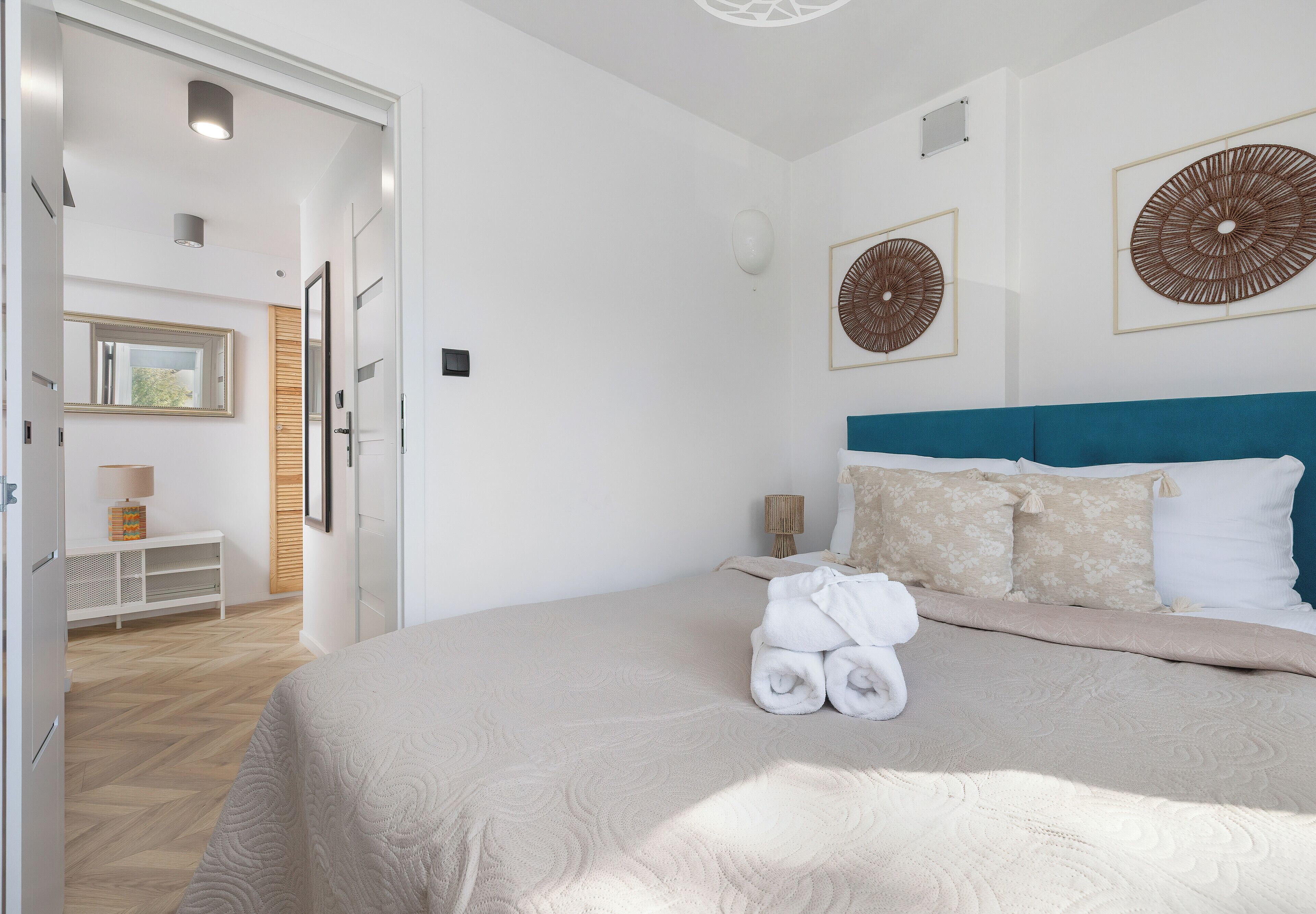 Iron/ironing board, WiFi, bed sheets