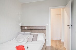 3 slaapkamers, een strijkplank/strijkijzer, wifi, beddengoed