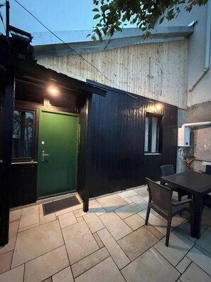 Outdoor dining - Tbilisi - Apartment - Central Location - Sleeps 2 (Tbilisi)