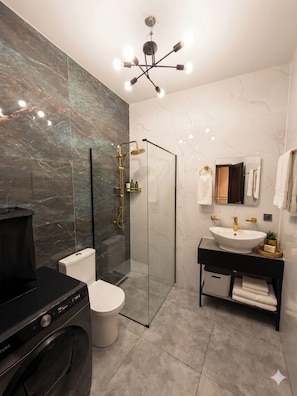Bathroom - Tbilisi - Apartment - Central Location - Sleeps 2 (Tbilisi)