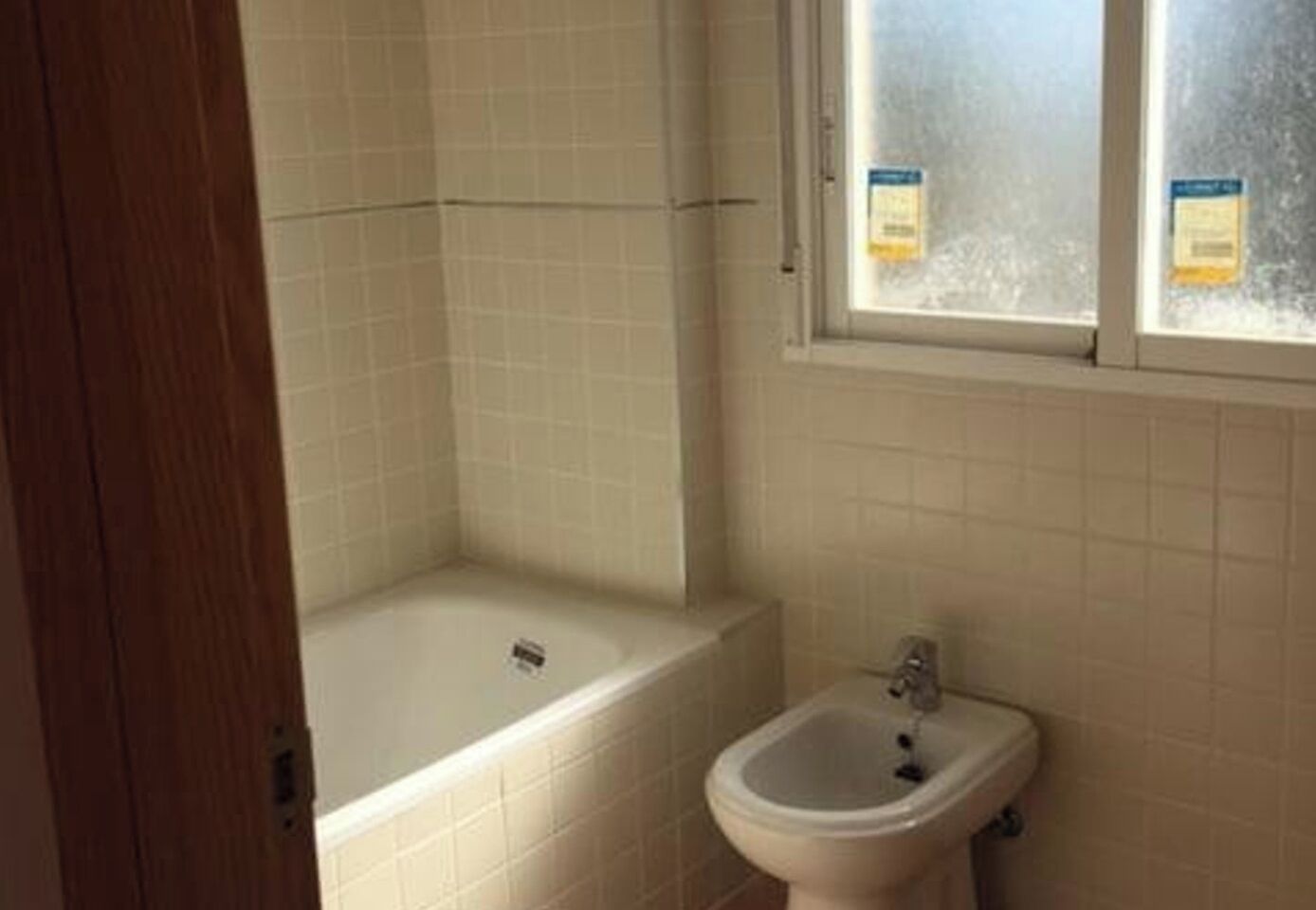 Een douche, een haardroger, handdoeken
