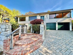Exterior - Warm, beautifully decorated beach view house only two blocks from beach. (Carmel By The Sea)