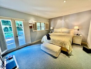 Iron/ironing board, Internet, bed sheets - Warm, beautifully decorated beach view house only two blocks from beach. (Carmel By The Sea)