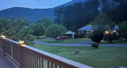 Fantastic view of Mt. Jefferson; 2-bedroom house in charming Jefferson
