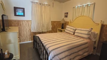 1 Schlafzimmer, BĂŒgeleisen/BĂŒgelbrett, kostenloses WLAN, BettwĂ€sche