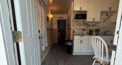 Charming 1-Bedroom Retreat in the Heart of Town