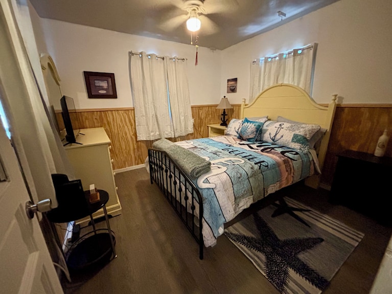 Charming 1-bedroom Retreat In The Heart Of Town - Crystal River, FL