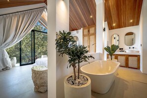 Biệt thự Cao cấp, 1 giường cỡ king, quang cảnh hồ bơi | Bộ trải giường bằng vải cotton Ai Cập, bộ đồ giường cao cấp 