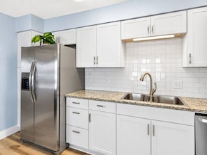Bright full kitchen with refrigerator, white cabinets, granite counter and sink. - Lake Hamilton 2BR | Pool & Patio (Hot Springs)