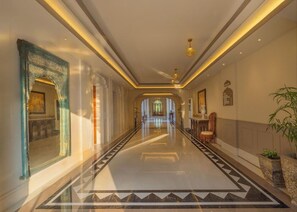 Lobby - Taj Lalit Bagh (Māvli)