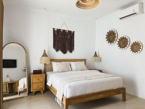Habitación Deluxe doble, vistas a la piscina | Caja fuerte, escritorio, wifi gratis