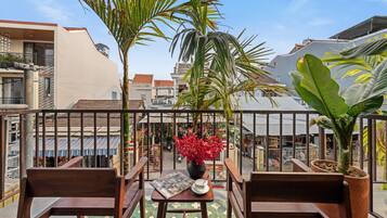 Deluxe Family with Balcony | Desk, iron/ironing board, free WiFi, bed sheets